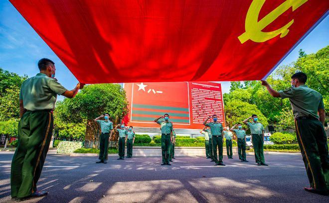 荷西去世12年后三毛仍执意自杀,17年后遗书公布,才知她是真绝望